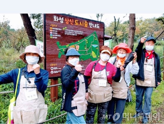 지난해 경기도 화성의 그루경영체인 '해피트리숲'의 활동 모습./사진제공=산림청