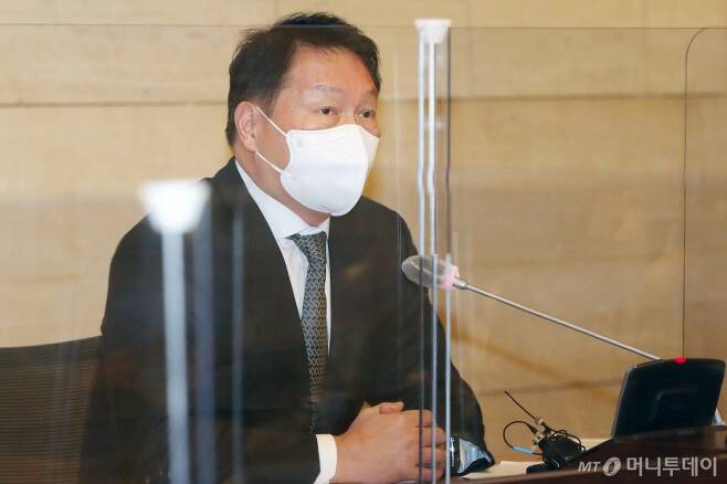 최태원 신임 서울상의 회장이 지난달 23일 오전 서울 중구 대한상의에서 열린 서울상의 의원총회에서 신임 회장으로 선출된 후 인사말을 하고 있다./사진=이기범 기자 leekb@<br>