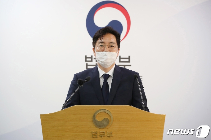 [사진] 브리핑 하는 심우정 법무부 기조실장