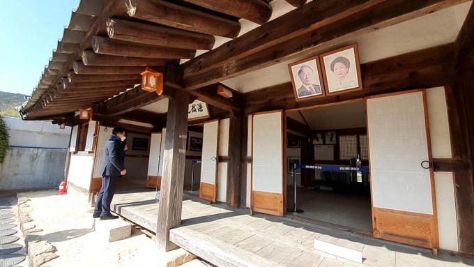 지난 10일 황교안 전 자유한국당 대표는 경상남도 거제시 김영삼 전 대통령의 생가를 방문했다/사진=황교안 페이스북