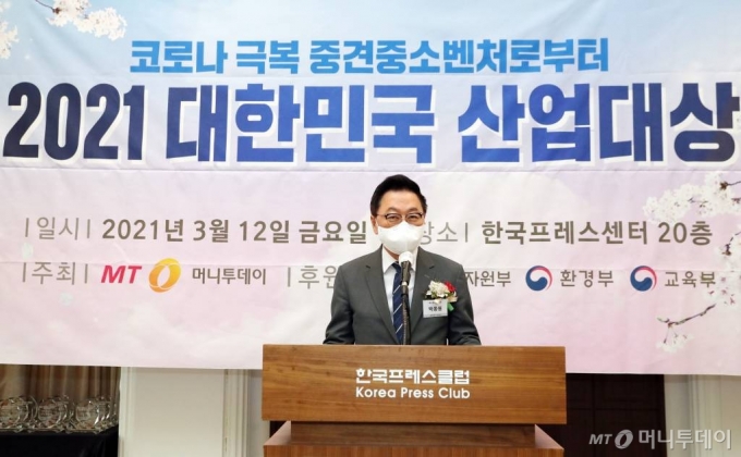 박동원 머니투데이 사장이 12일 오후 서울 중구 한국프레스센터에서 열린 머니투데이 '2021 대한민국 산업대상' 시상식에서 인사말을 하고 있다. /사진=이기범 기자 leekb@