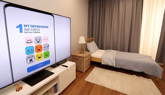 한양대 디지털헬스케어센터에 감성행동을 편안하게 분석하기 위해 마련한 리뱅랩. 모바일 앱을 통한 정신건강 치료법이 화면에서 나오고 있다/사진=김휘선 기자 