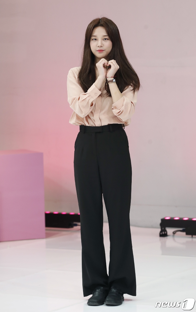 사진] 라붐 솔빈, 남심저격 하트 - 머니투데이