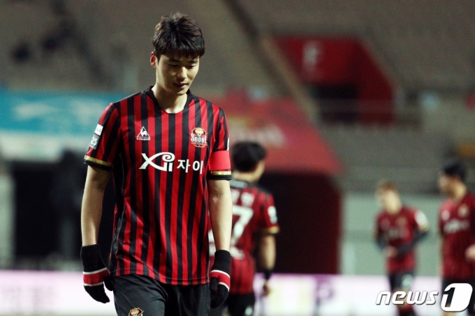 17일 오후 서울 마포구 상암동 서울월드컵경기장에서 열린 프로축구 &#039;하나원큐 K리그1 2021&#039; FC서울과 광주FC의 경기에서 서울 기성용이 슛을 시도한 후 아쉬워하고 있다. /사진=뉴스1 