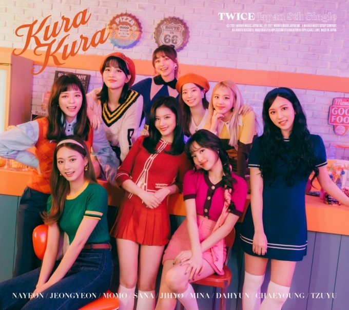 트와이스, 일본 새 싱글 'Kura Kura' 재킷 이미지 공개