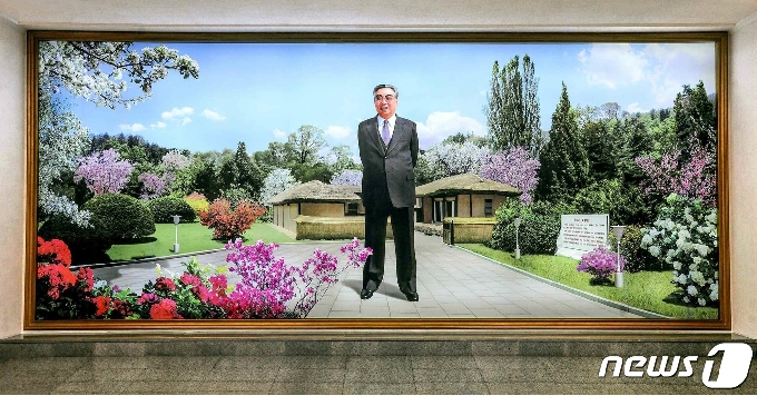 [사진] 북한, 태양절 앞두고 김일성 주석 추모·찬양 분위기 고조