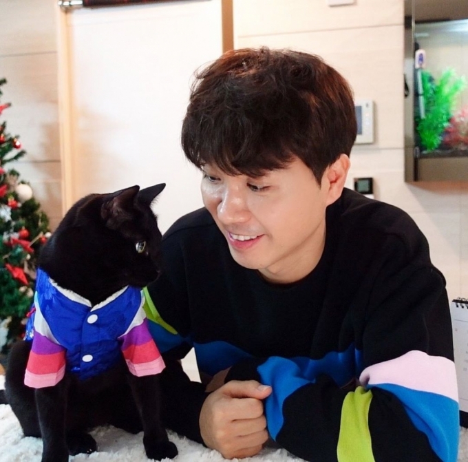 방송인 박수홍과 반려묘 다홍이/사진=박수홍이 운영하는 반려묘 다홍이 인스타그램