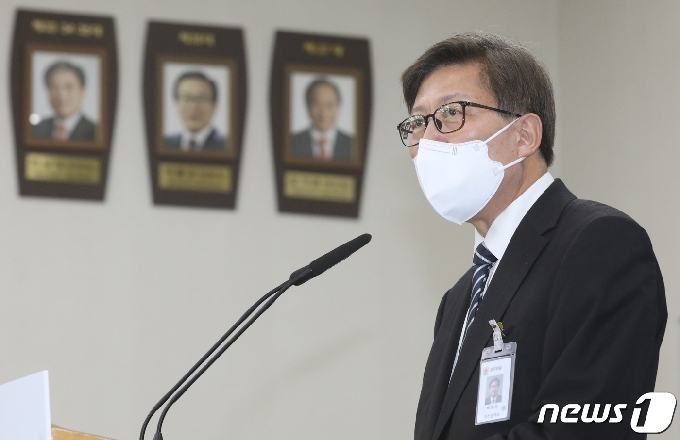 박형준 국민의힘 부산시장이 8일 오전 부산 연제구 부산시청에서 열린 취임식에서 취임사를 하고 있다. 2021.4.8 /뉴스1 © News1 여주연 기자