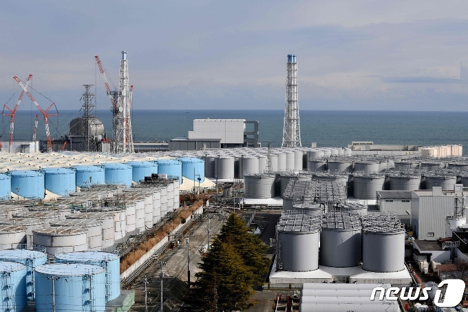 일본 후쿠시마 제1원자력발전소 부지 내 방사성 오염수 탱크 &copy; AFP=뉴스1