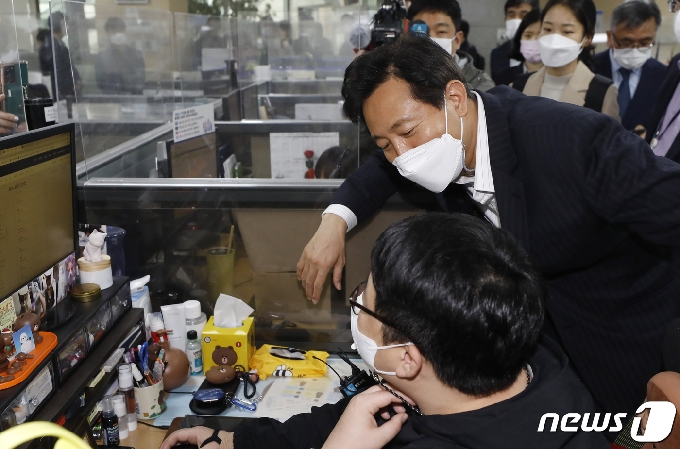 [사진] 120다산콜센터 찾은 오세훈 서울시장