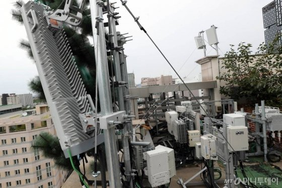 "비싸고 안터진다"...5G 집단소송에 혼쭐난 통신사들이 약속한 이것