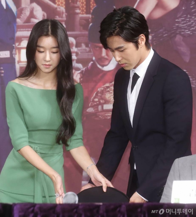 2014년 MBC 드라마 '야경꾼일지' 제작발표회 당시 배우 서예지와 유노윤호 /사진=홍봉진기자 honggga@