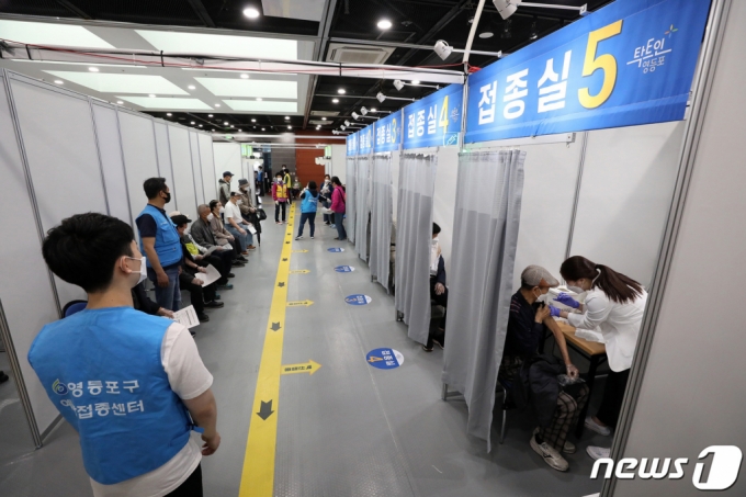 백신에, 봄 바람에 소비 다시 늘었다...7개월 만에 최대폭 - 머니투데이