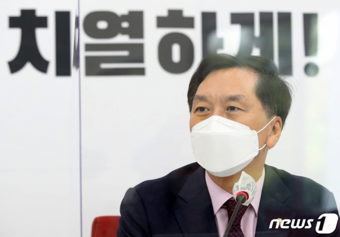 김기현 국민의힘 신임 원내대표가 2일 오후 서울 여의도 국회에서 열린 출입기자단 간담회에서 모두발언을 하고 있다. 2021.5.2/뉴스1   