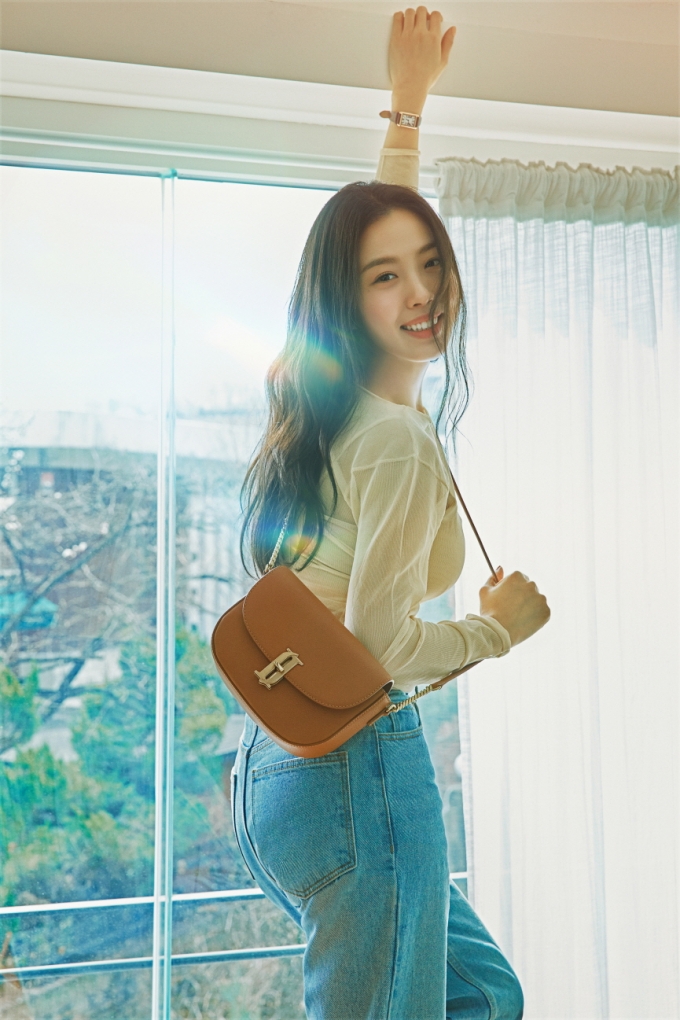 배우 고민시/사진제공=제이에스티나 핸드백