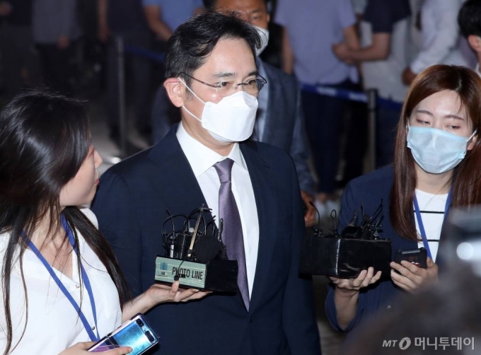 삼성 상속 끝냈지만…'32조 전자 주식' 변수 남았다