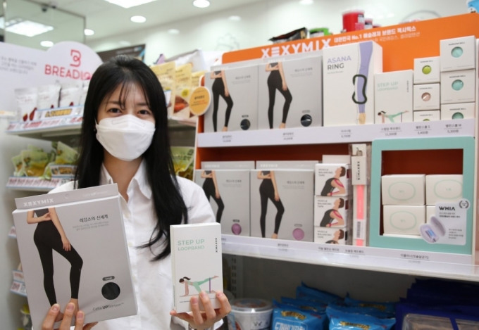 "젝시믹스 레깅스, 이제 편의점에서 구입하세요"
