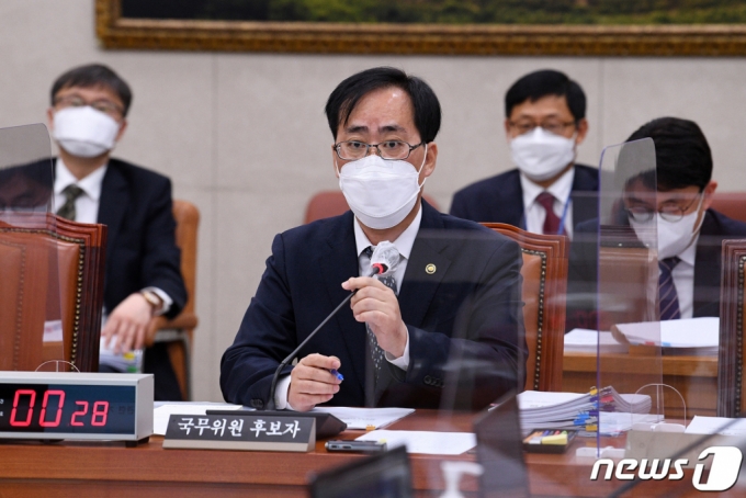 박준영 해양수산부 장관 후보자가 4일 오전 서울 여의도 국회에서 열린 농림축산식품해양수산위원회의 해양수산부장관 후보자 인사청문회에 출석해 청문위원 질의에 답변하고 있다. /사진=뉴스1  