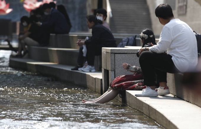 내일 날씨서울 낮 29도...전국 '여름같은' 무더위 - 머니투데이