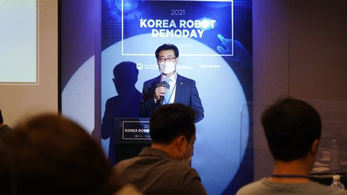 손웅희 한국로봇산업진흥원장은 14일 열린 &#039;2021 코리아 로봇 데모데이&#039;에서 환영사를 하고 있다. /사진=진흥원 제공 