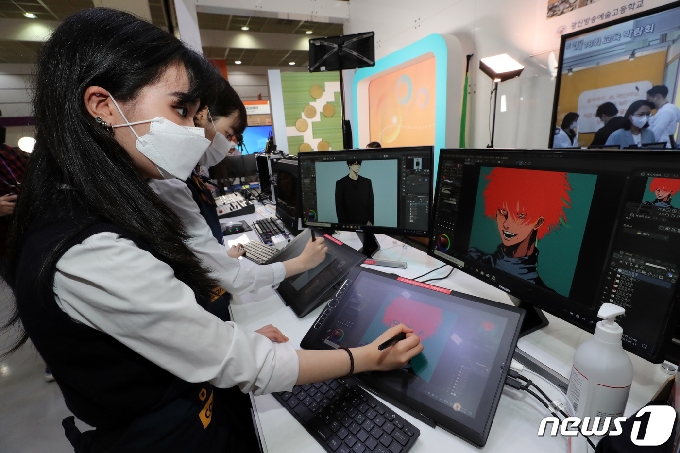 [사진] '대한민국 교육박람회' 웹툰 체험하는 학생들