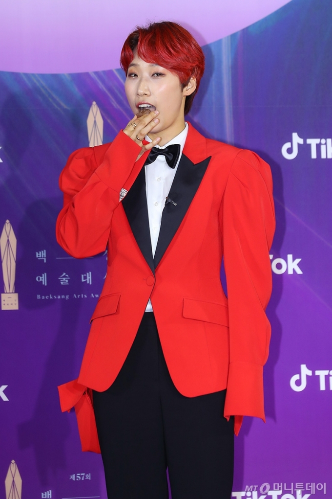 방송인 재재가 13일 오후 경기도 고양시 일산 킨텍스에서 열린 '제57회 백상예술대상' 시상식 레드카펫 행사에 참석해 포즈를 취하고 있다. /사진제공 = 백상예술대상 사무국 2021.05.13