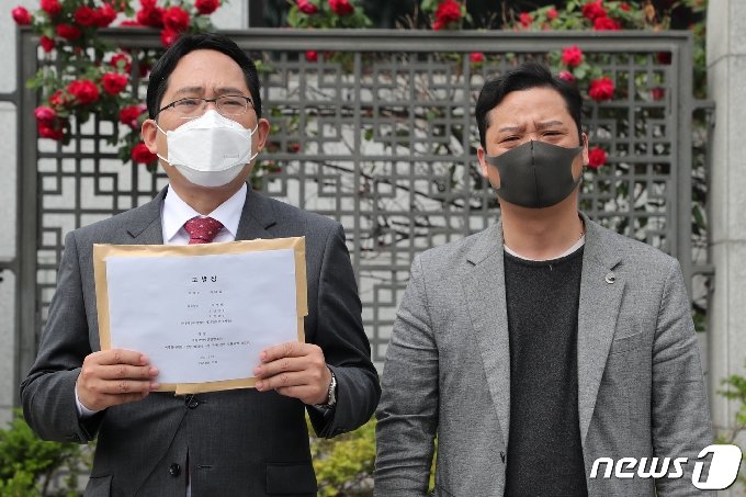 [사진] 최대집, '김일성 회고록 판매 금지 신청 기각 판사를 고발합니다'