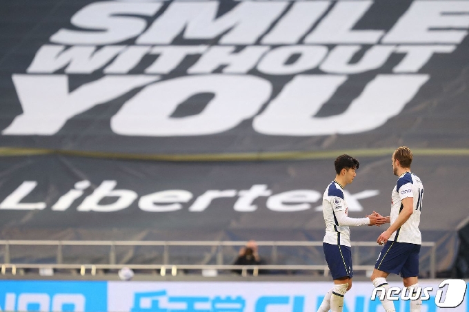 침묵한 토트넘 홋스퍼 손흥민(왼쪽)과 해리 케인. © AFP=뉴스1