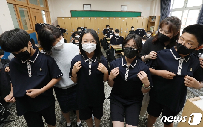 사진] 대구, 중학생 '무상교복' 첫 시행 - 머니투데이