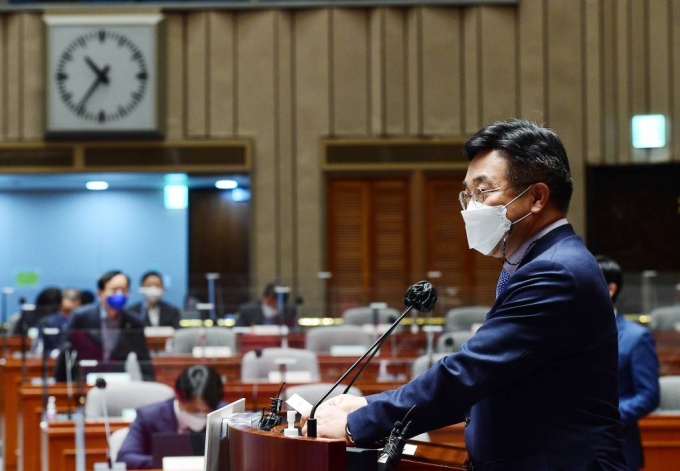 더불어민주당 윤호중 원내대표가 27일 서울 여의도 국회에서 열린 부동산 관련 정책의원총회에서 발언하고 있다. / 사진제공=뉴시스