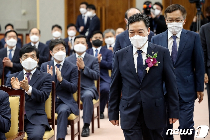 [사진] 김오수 '文정부 마지막 검찰총장 취임'