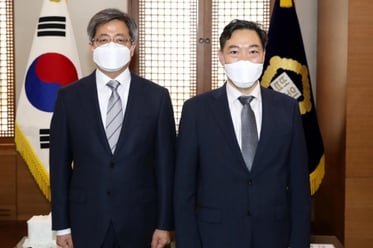 김오수 신임 검찰총장, 대법원장 예방