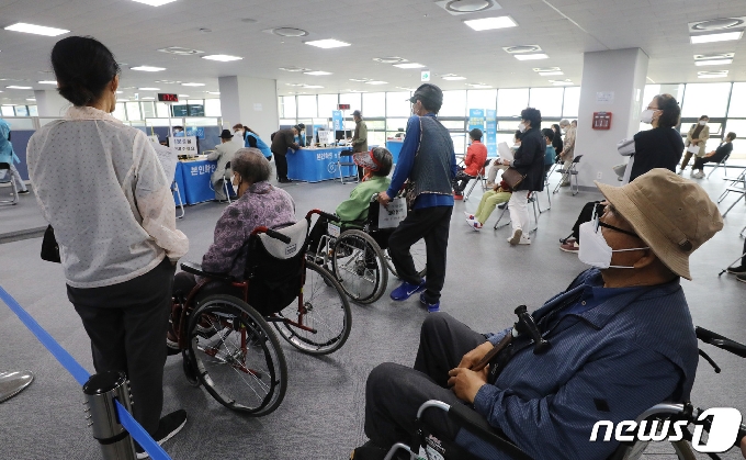 용인시, 만 60~74세 백신 예약률 82.47%…전국·경기도 평균↑ - 머니 ...