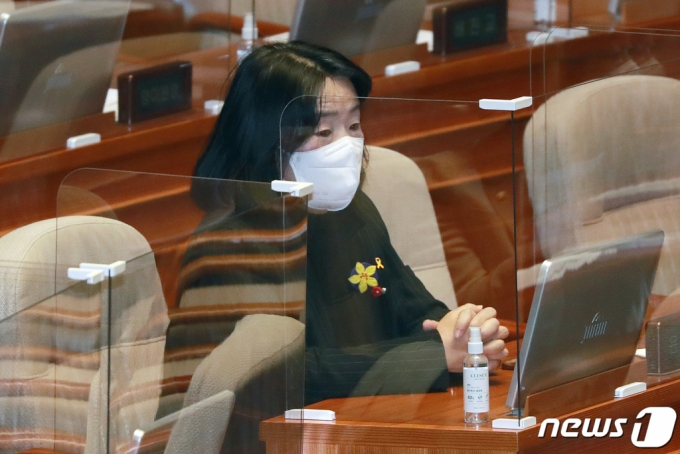윤미향 남편 "민주당, 냉정 되찾지 않으면 내가 찬물 끼얹을 것 ...
