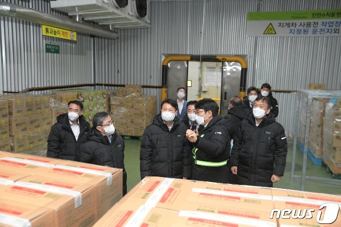 [사진] 식약처장, '식품안전사고대비' 물류업체 현장 점검