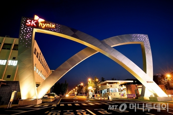 SK하이닉스 임금 8% 인상…초봉 성과급까지 8000만원대