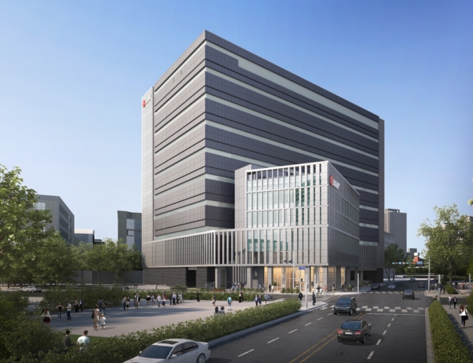 LG유플러스는 2023년 3분기 준공을 목표로 신규 인터넷데이터센터(IDC)인 평촌2센터 착공에 돌입했다고 13일(일)에 밝혔다. 사진은 신규 IDC 주경 투시도. /사진=LG유플러스.