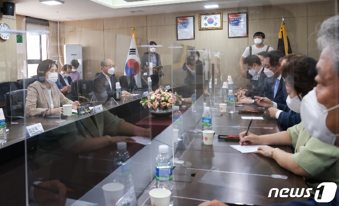 [사진] 유은혜 부총리 '대교협, 전문대교협 간담회'