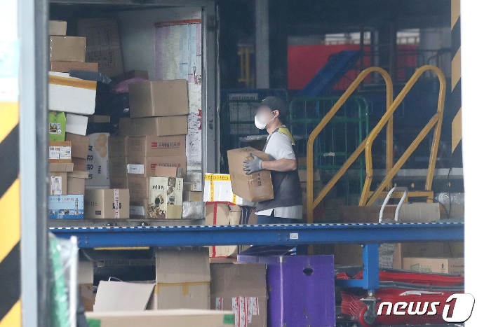 사진 택배노조 파업 일주일째...전국 곳곳에서 배송지연 - 머니 ...