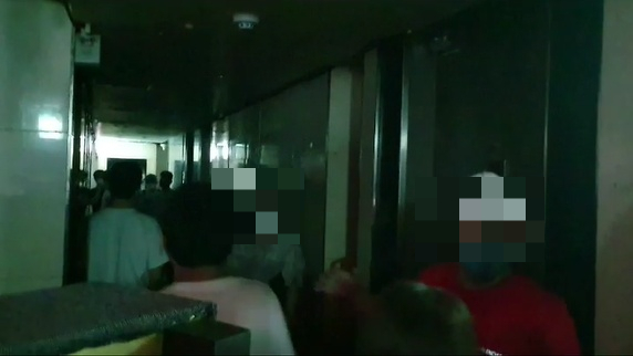지난 14일 불법영업한 룸살롱 단속 현장 /사진=서울 수서경찰서 제공