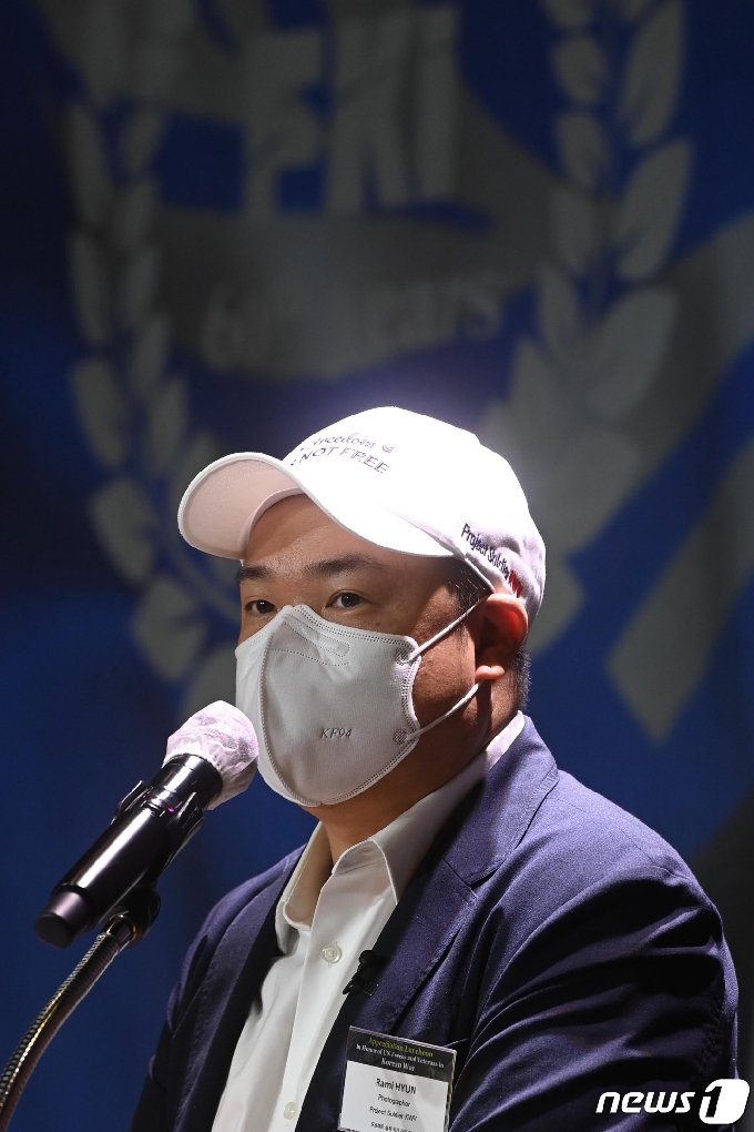 사진 강연하는 라미현 사진작가 - 머니투데이