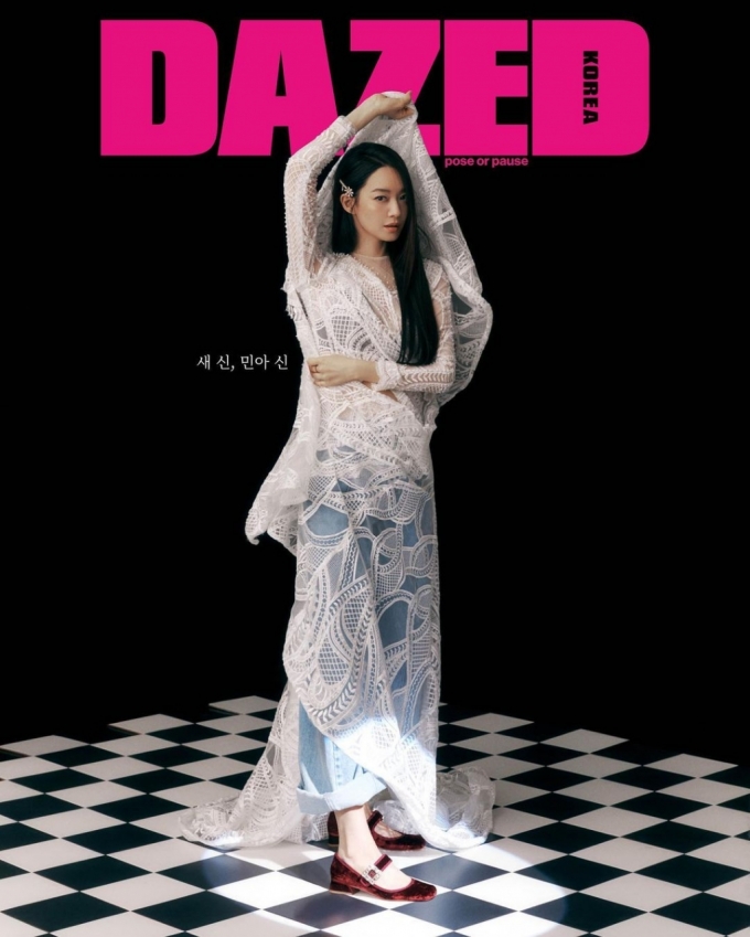 배우 신민아/사진=데이즈드 인스타그램