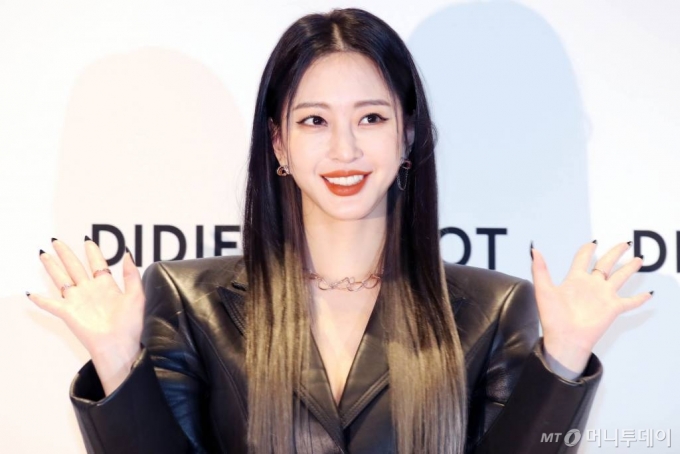 배우 한예슬이 24일 오전 서울 중구 레스케이프 호텔에서 열린  디디에 두보 X 레스케이프 컬래버레이션으로 선보이는 “꿈의 파리(Paris de rve) 팝업룸과 패키지 론칭 기념 포토월행사에 도착해 포즈를 취하고 있다. /사진=임성균 기자 tjdrbs23@