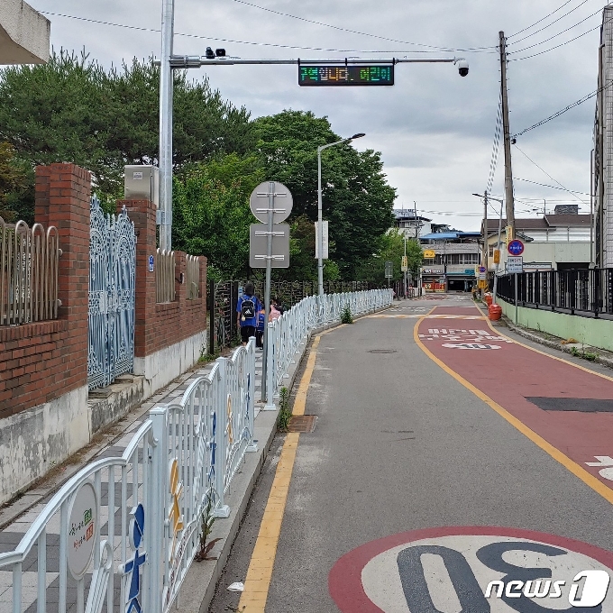 보은군 보은읍 삼산초 앞 무인단속카메라. © 뉴스1