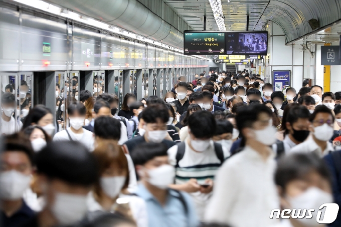 사진 거리두기 개편 '코앞'…'불안한 7월' - 머니투데이