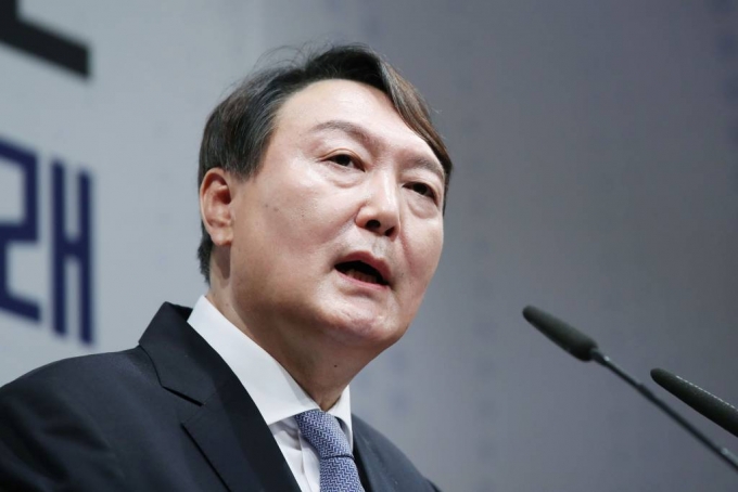  [서울=뉴시스]전신 기자 = 윤석열 전 검찰총장이 29일 서울 서초구 매헌 윤봉길 의사 기념관에서 대선 출마를 선언하고 있다. 2021.06.29. photo1006@newsis.com