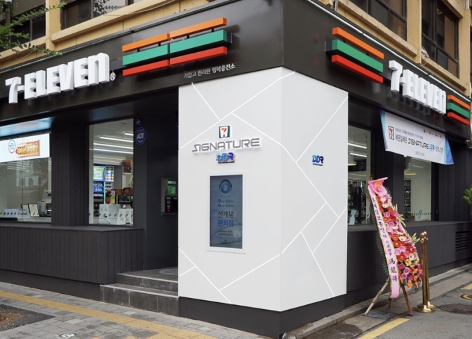 계산대 패스, 물건 들고 나가는 손님들…"결제는 자동으로"