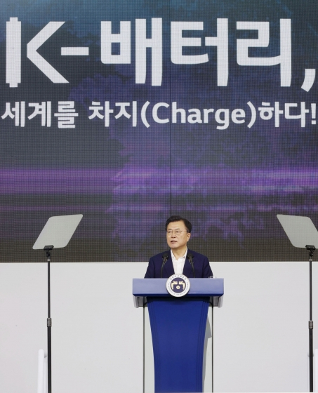 문재인 대통령이 8일 충북 청주시 LG에너지솔루션 오창 제2공장에서 열린 K-배터리 발전전략 보고 'K-배터리, 세계를 차지(charge)하다'에서 발언하고 있다. 2021.07.08. /사진=뉴시스