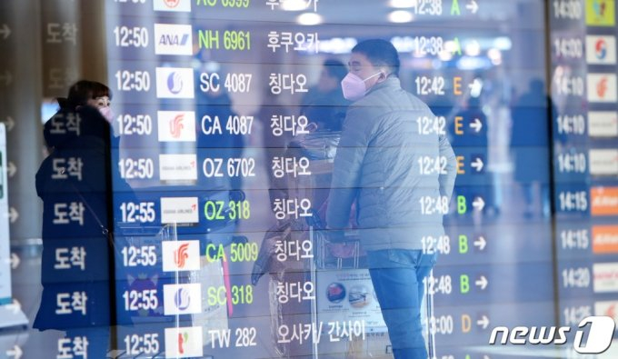 코로나19 발생 이전인 지난해 2월 인천국제공항에 입국하는 중국인들의 모습. /사진=뉴스1