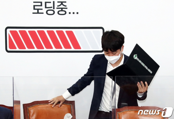 (서울=뉴스1) 오대일 기자 = 이준석 국민의힘 대표가 22일 국회에서 열린 최고위원회의에 참석하고 있다. 2021.7.22/뉴스1